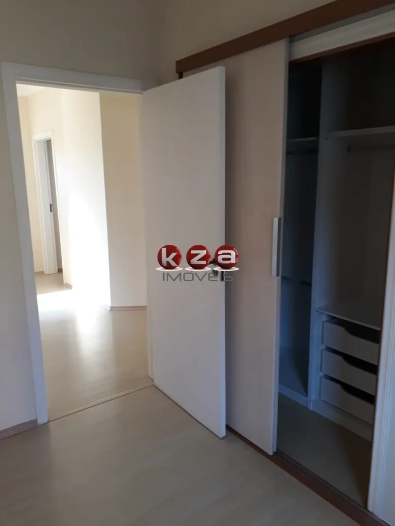 Imagem Casa de 3 quartos no Condomínio Terras do Caribe, em Valinhos-SP: 3 salas, 1 suíte, 4 vagas de garagem e 218m² de área.
