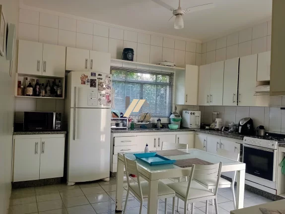 Imagem Casa à venda com 3 quartos no Cambuí em Campinas, São Paulo.
