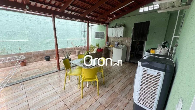 Imagem Casa com 3 dormitórios à venda, 231 m² por R$ 620.000,00 - Parque das Laranjeiras - Goiânia/GO