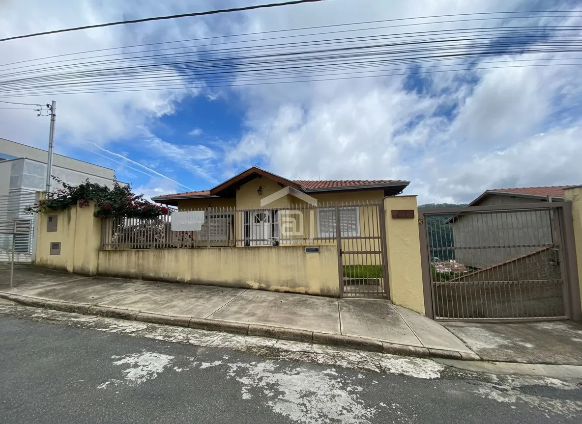 Imagem Casa 3 quartos à venda em Estância São José, Poços de Caldas