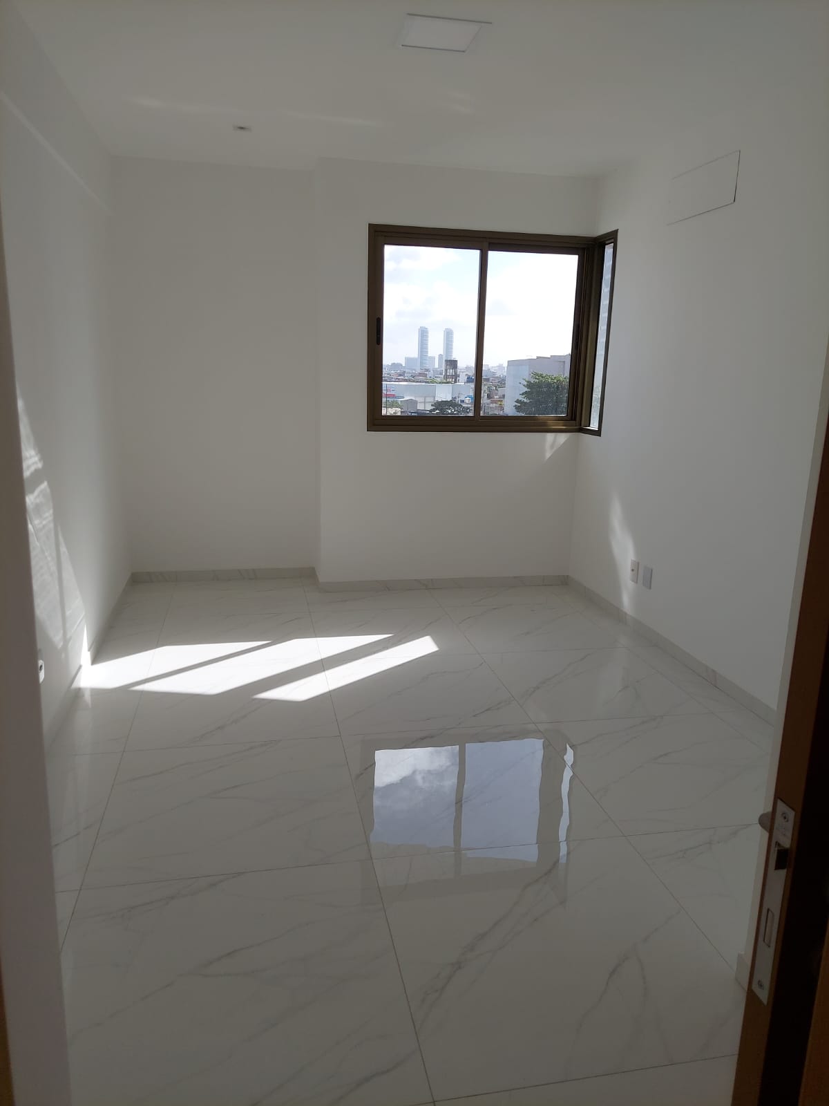 Imagem Apartamento com 4 Quartos à Venda, 126 metros em Pina - Recife