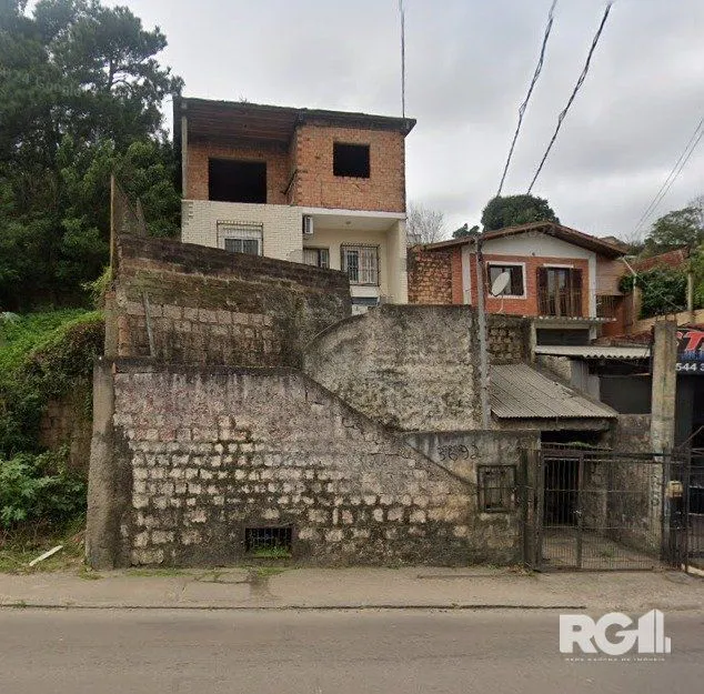 Imagem Casa à venda na Avenida Professor Oscar Pereira, com 3 dormitórios