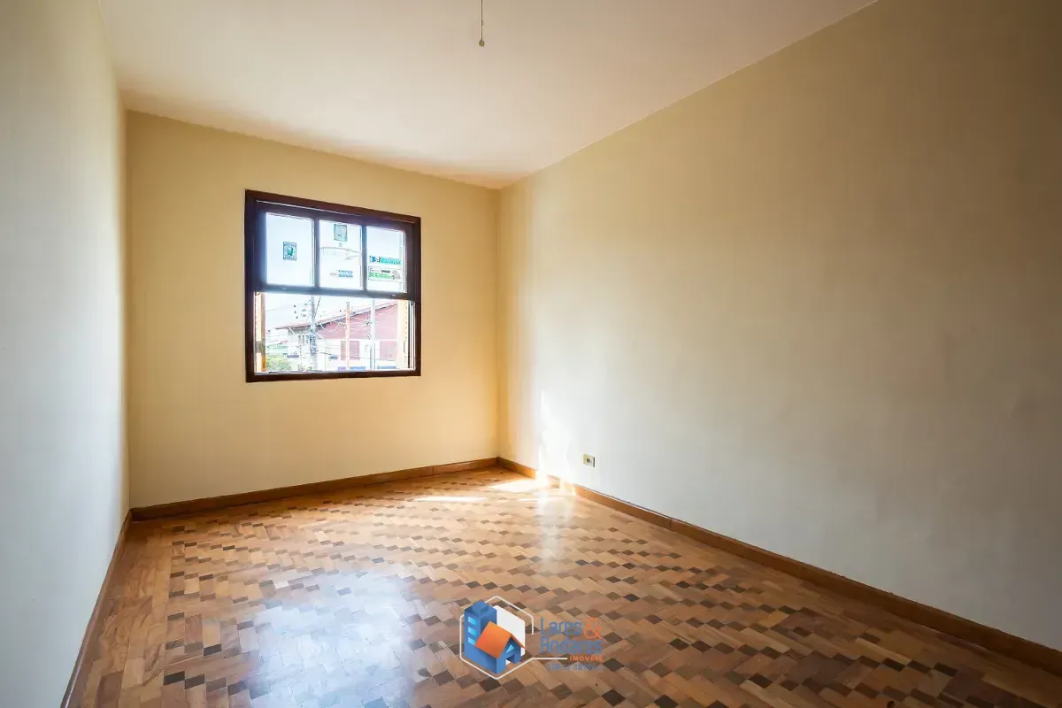 Imagem Sobrado para venda em Vila Santo Antônio com 6 quartos, sendo 1 suíte, 236m²