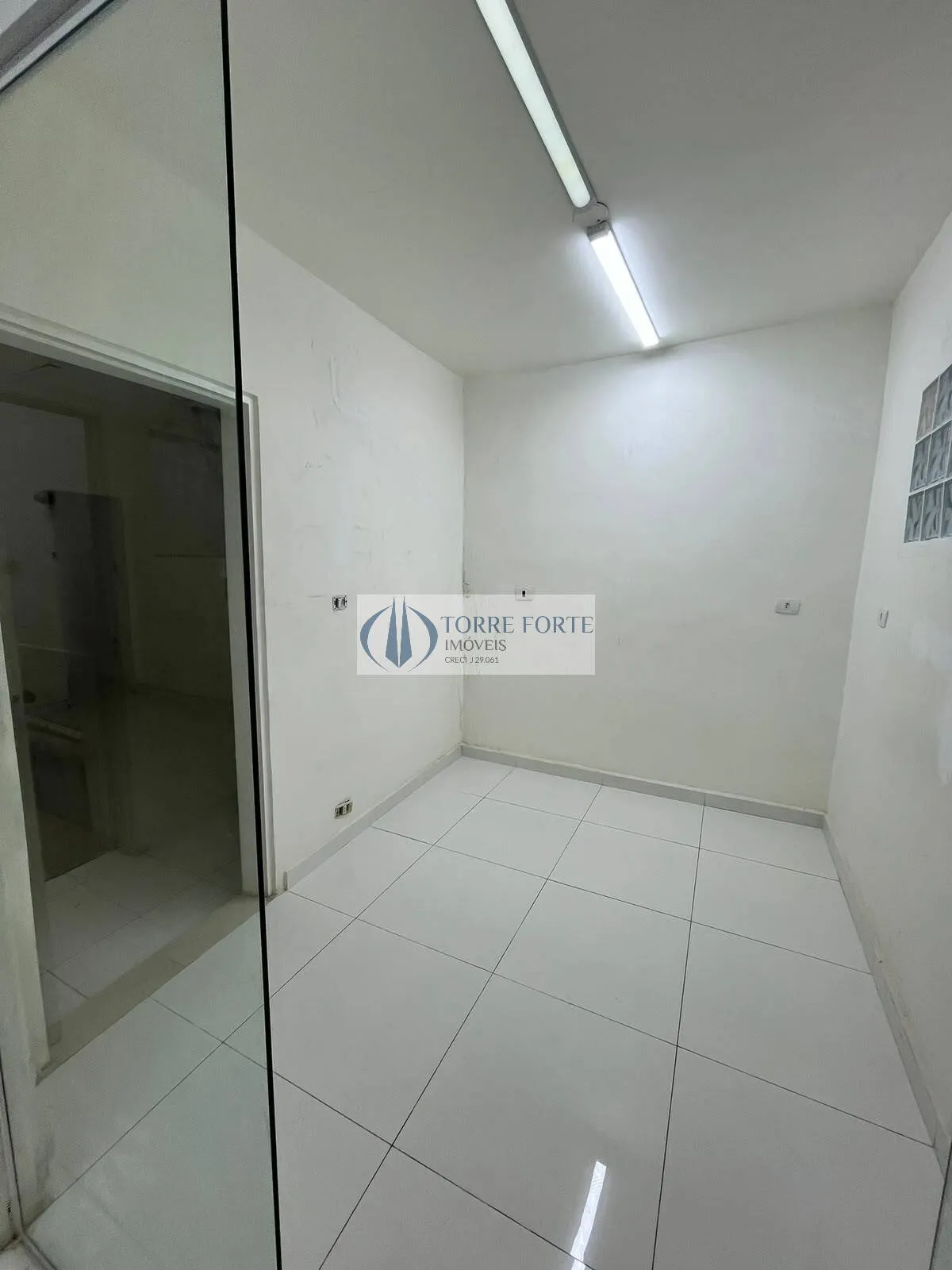 Imagem Ótimo sobrado com 180 m² com diversas salas bem localizado na Santa Cecilia