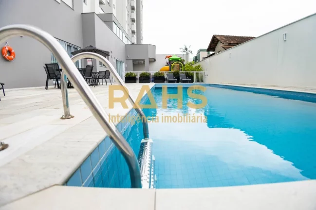 Apartamento à venda - Apenas 5 min do Centro de Joinville Conta com 3 dormitórios sendo 1 suíte e...