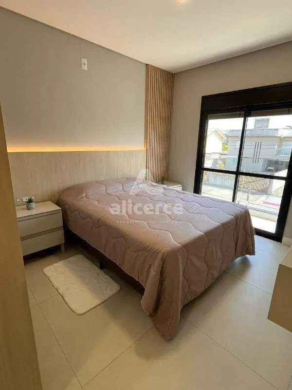 Imagem Casa Alto Padrão à Venda - 3 Dormitórios I 1 Suíte I 200m da Praia I Mobiliada - na Pinheira, Palhoça -S.C.