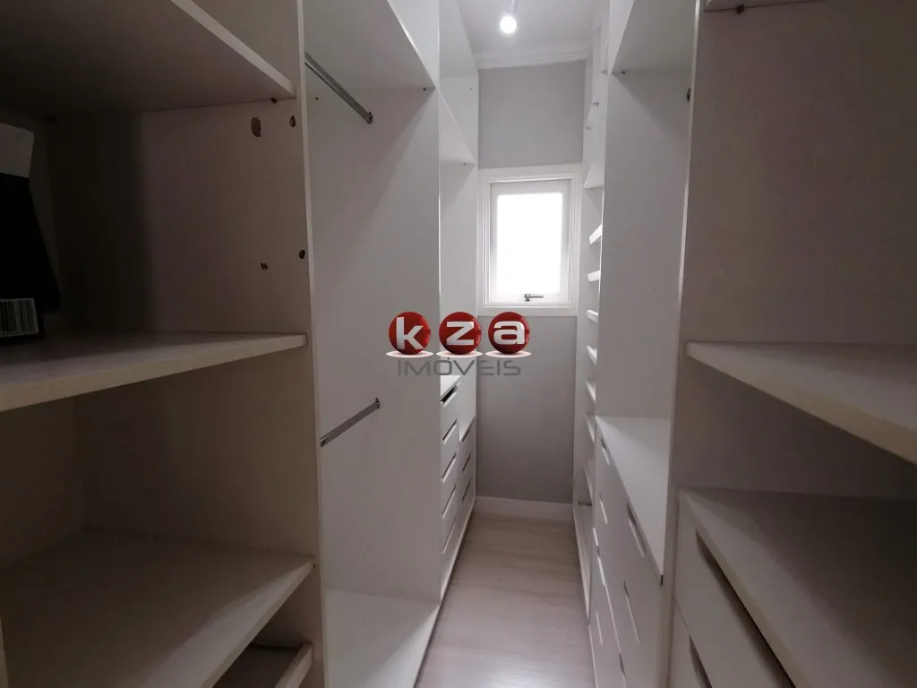 Imagem Casa de Alto Padrão em Condomínio Exclusivo em Vinhedo-SP: 3 Quartos, 1 Suíte, 3 Salas, 3 Banheiros, 4 Vagas de Garagem.