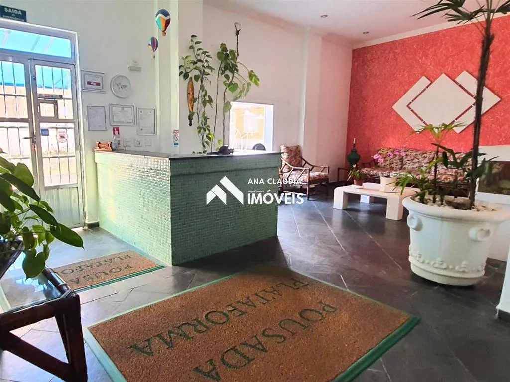 Imagem Imóvel com Pousada em funcionamento. 
Pode ser convertida em escritórios comerciais ou apartamentos para aluguel.
Área do restaurante pode funcionar independente do restante do imóvel