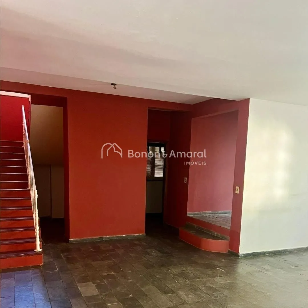 Imagem Casa à venda com 4 dormitórios, 2 suítes, 309 m² no San Conrado
