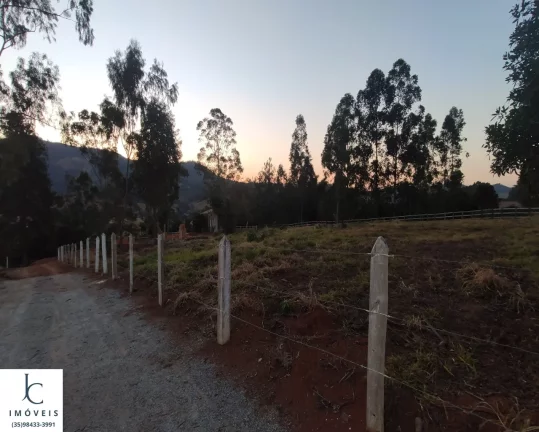 Imagem Lindas chácaras à venda , próximo a São Lourenço MG, acesso pela rodovia, a poucos metros do asfalto.