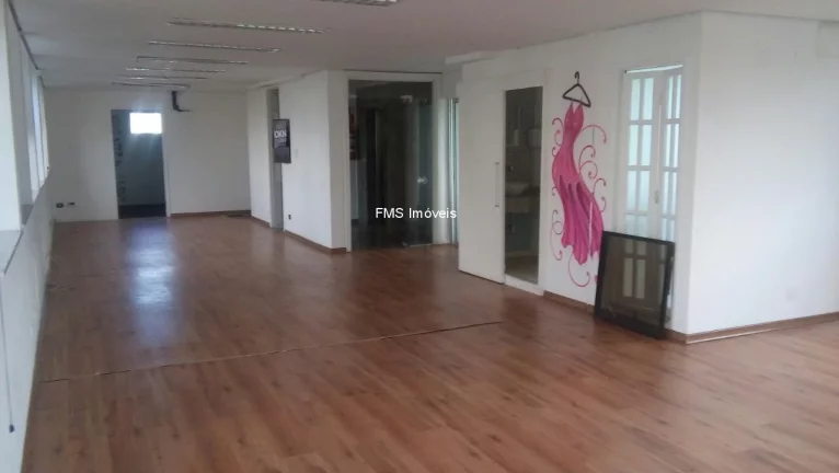 Imagem Conjunto comercial com 120m² para locação em Pinheiros.