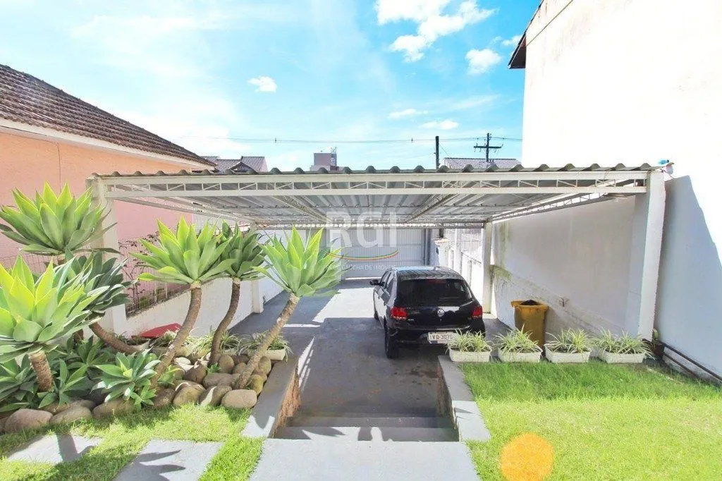Imagem Casa para Venda - 260m², 5 dormitórios, sendo 2 suites, 4 vagas - Teresópolis