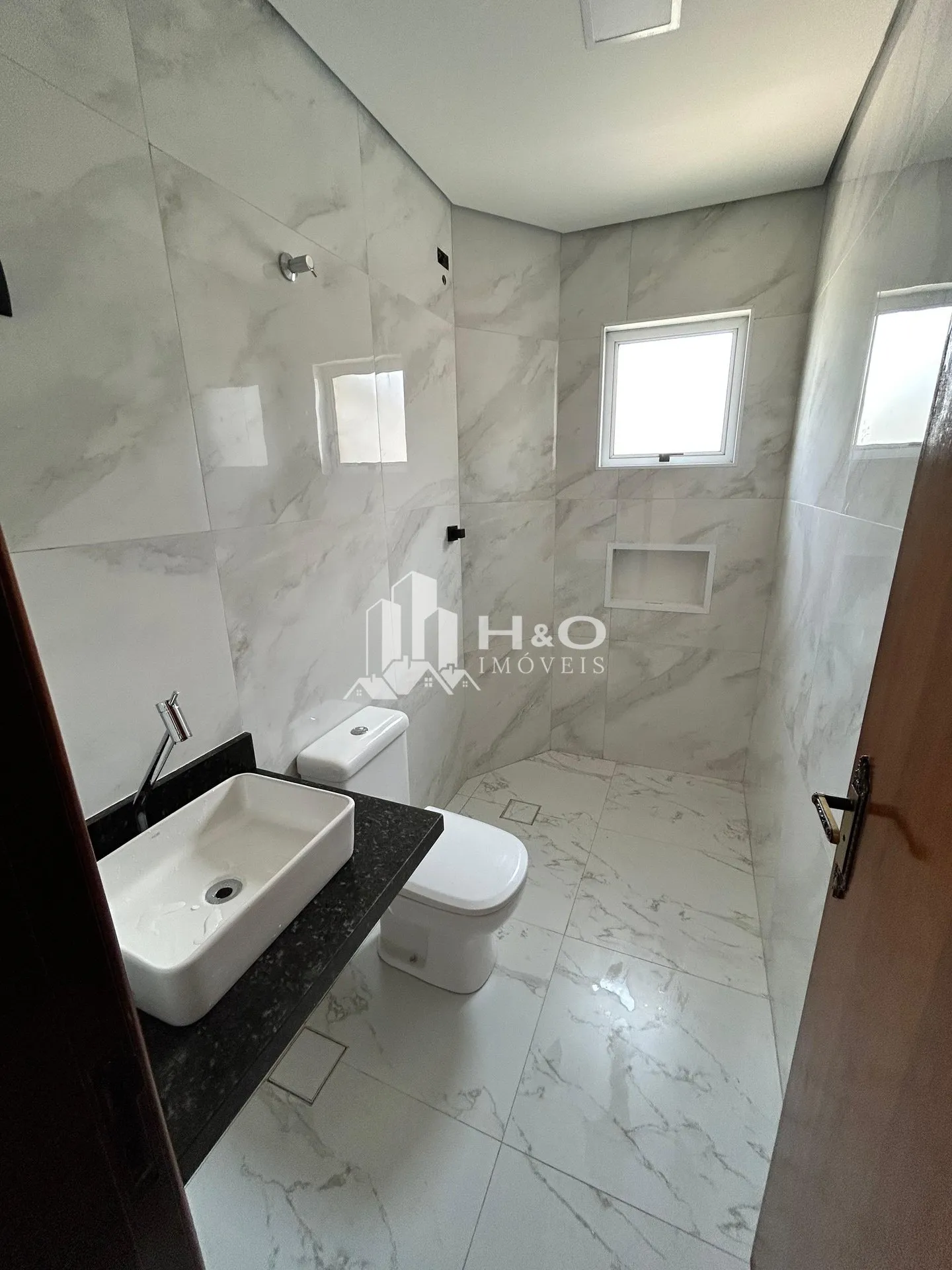 Imagem Sobrado à Venda Próximo ao Metrô Patriarca - 3 Dormitórios, 1 Suíte, Espaço Gourmet e Acabamento de Alto Padrão!
