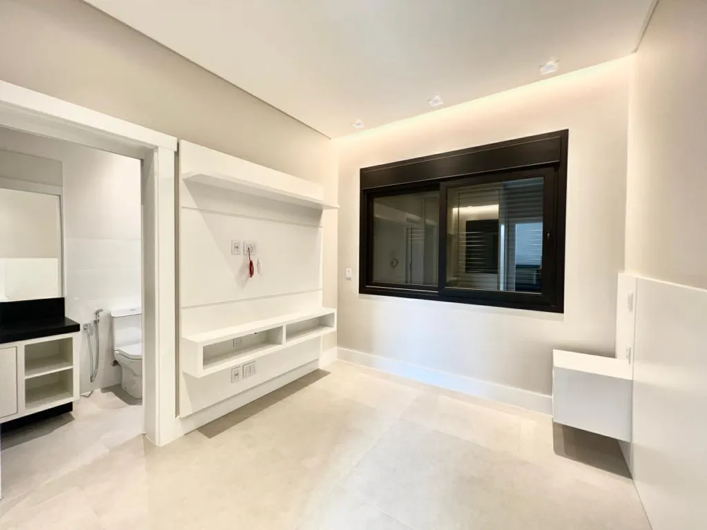 Imagem Casa em Condominio 5 Dormitórios - Bairro --