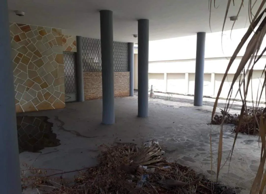 Imagem Casa para Venda em Rio de Janeiro, Campo Grande, 5 dormitórios, 1 suíte, 4 banheiros, 30 vagas