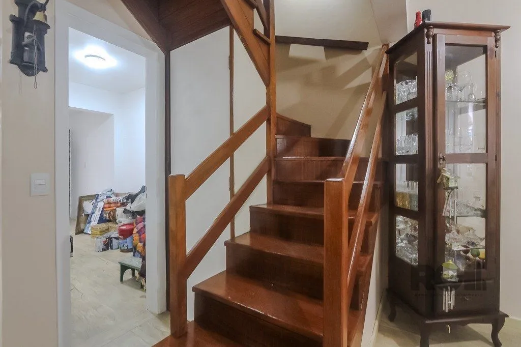 Imagem Casa em condomínio, 77m², 2 dormitórios e 2 vagas no bairro Humaitá