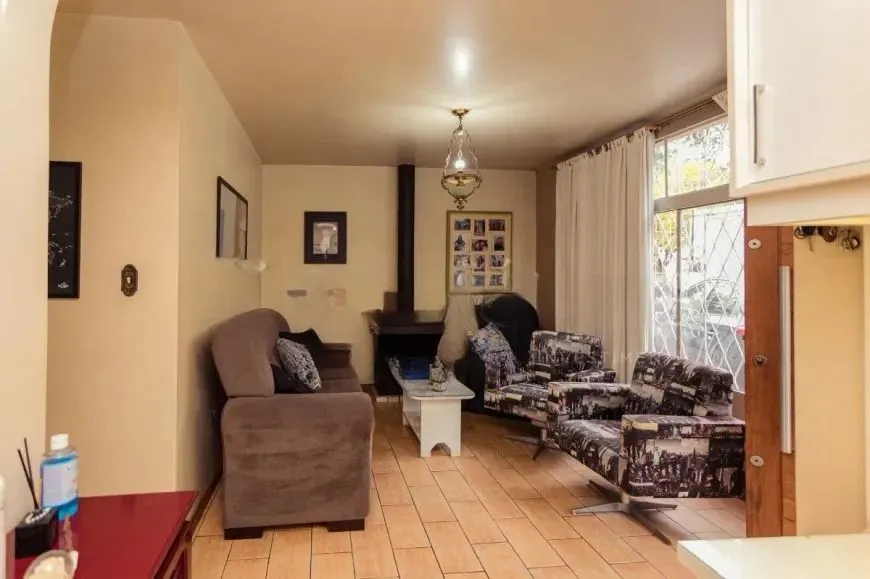 Imagem Casa térrea com 200m² privativos, 3 quartos, Rua Sylvio Sanson - Sarandi
