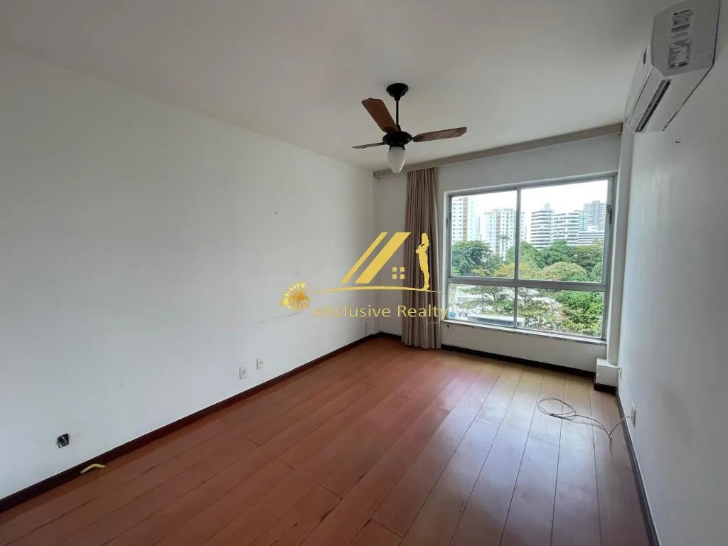 Imagem Apartamento 4 quartos, 2 suítes com varanda, living espaçoso 170m2, perto do Shopping Barra. 2 vagas. Prédio com piscina, salão de festas, vaga de vis