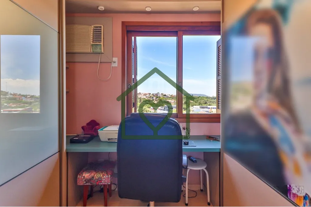 Imagem Encante-se com esta residência cheia de personalidade, conforto e privacidade, localizada em um dos...