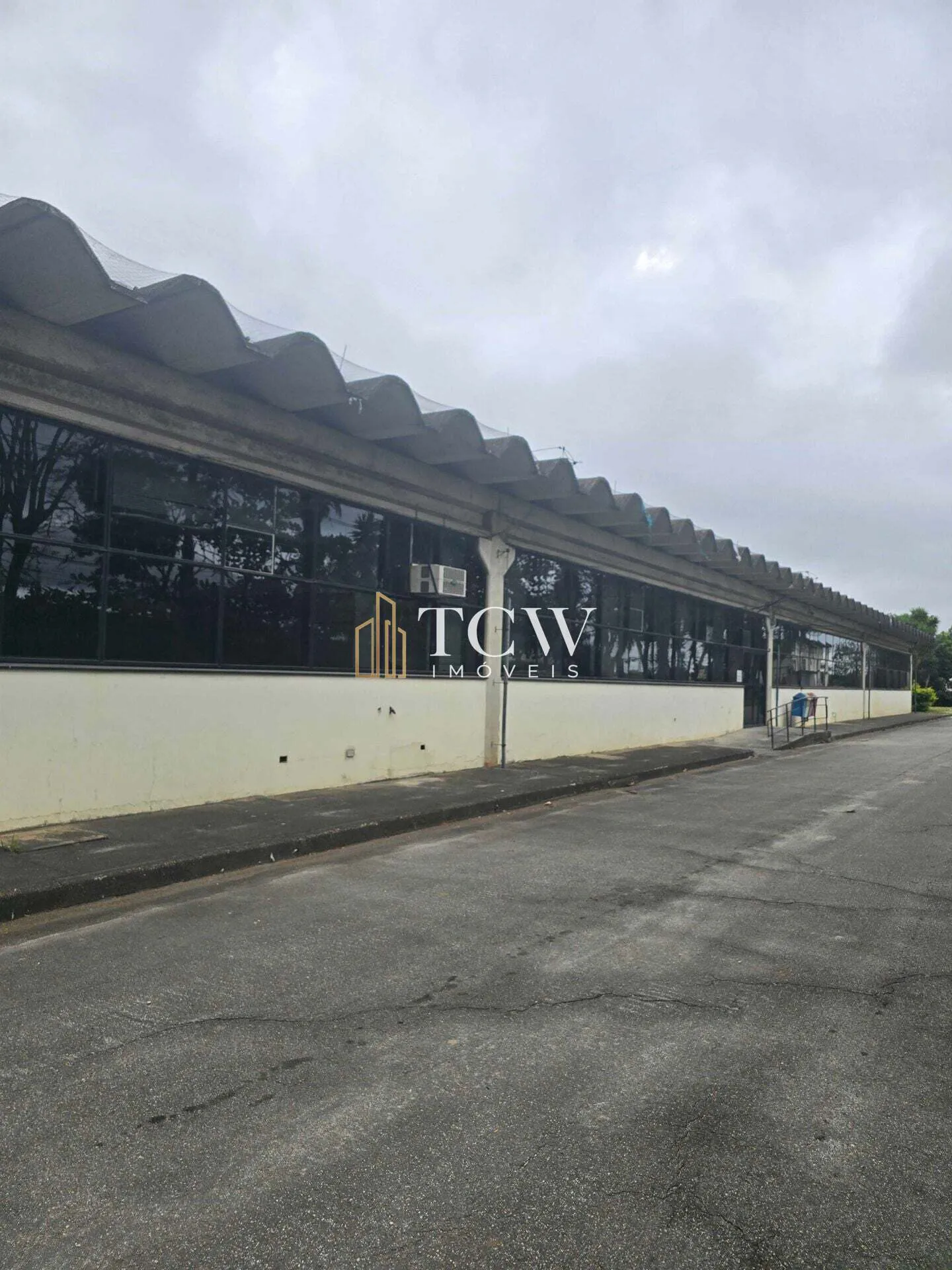 Imagem Galpão Logístico e Industrial com 22 docas para Locação em Suzano/SP | 13.320 m2