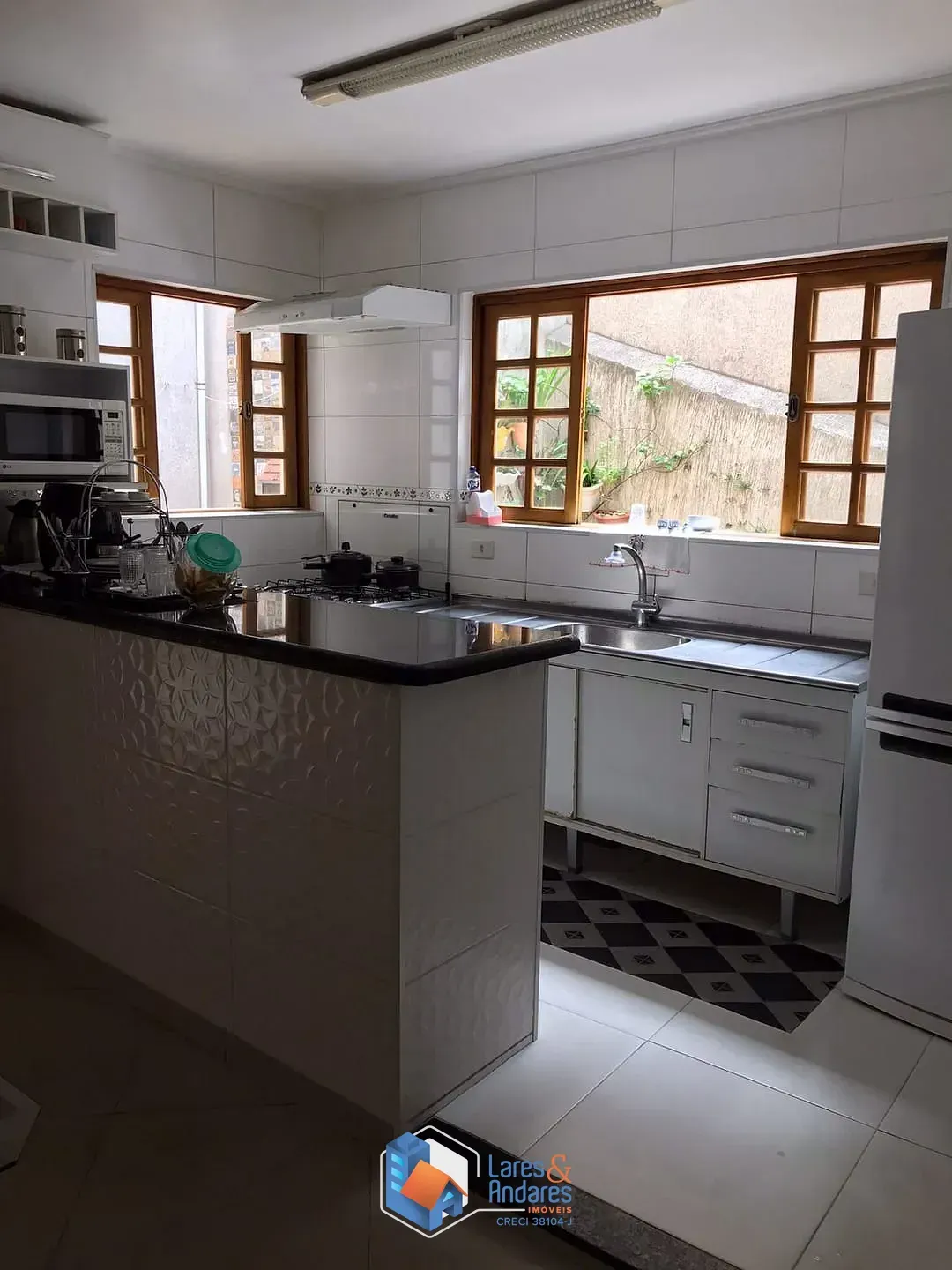 Imagem Sobrado à venda com 4 quartos, sendo 3 suítes, e 5 banheiros com 163m² localizado na Rua Curupaiti (Zona Norte)