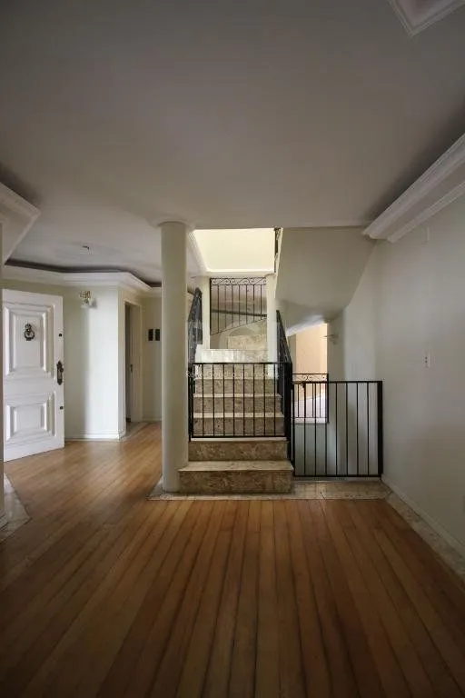 Imagem Casa para comprar com 4 dormitórios, 330m² - Chácara das Pedras - Porto Alegre