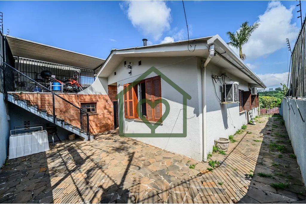 Imagem Se você busca uma casa acolhedora e bem localizada em Porto Alegre, a oportunidade ideal está aqui...