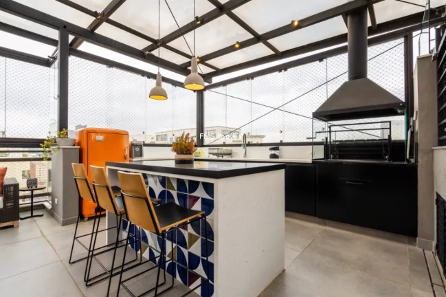 Imagem Cobertura a venda em Moema com 3 quartos, 1 suíte, 1 sala, 4 banheiros, 3 vagas de garagem, 245m².