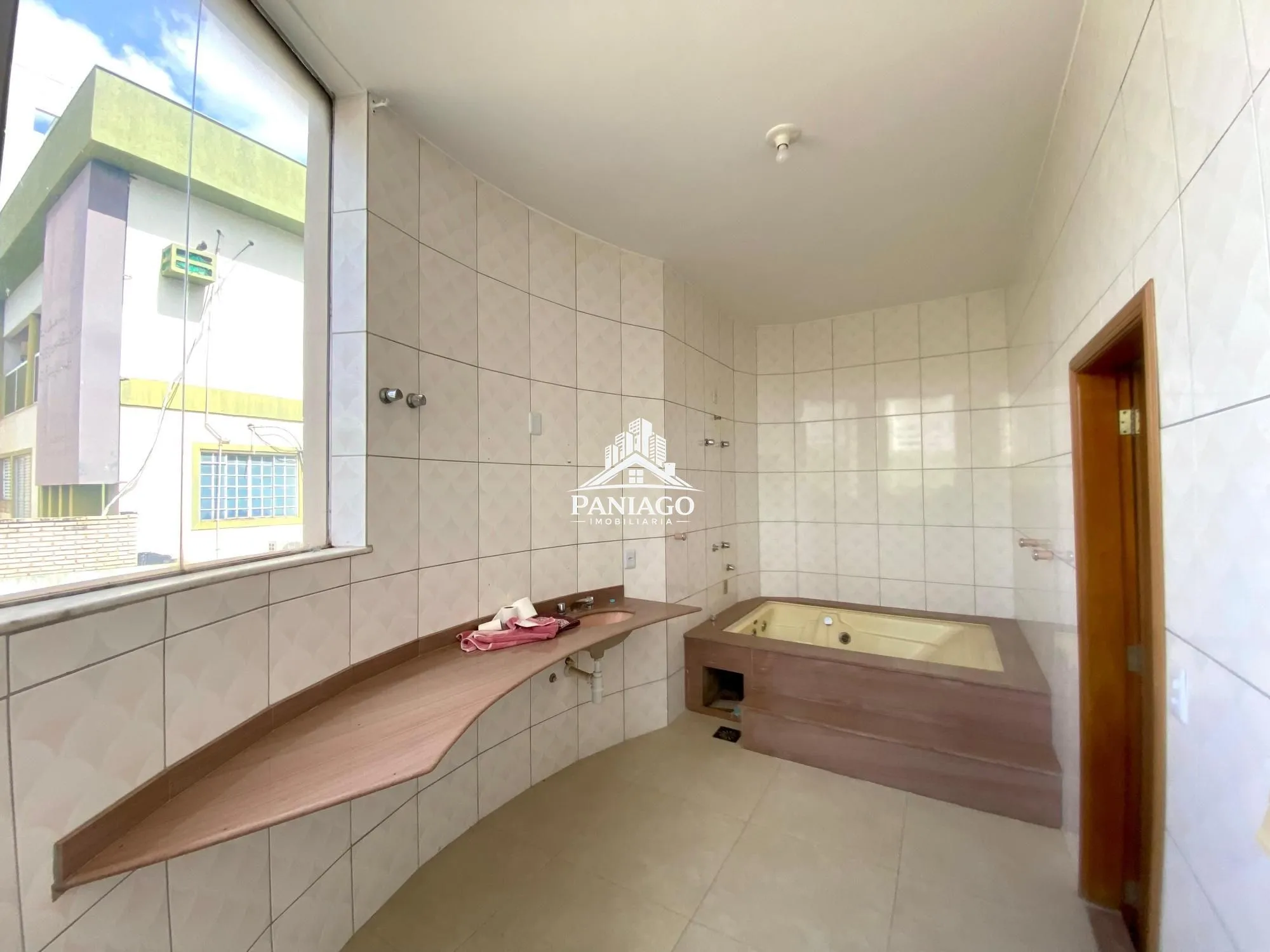 Imagem Casa comercial ampla, 19 salas, 8 banheiros, Bosque da Saúde, Cuiabá-MT
