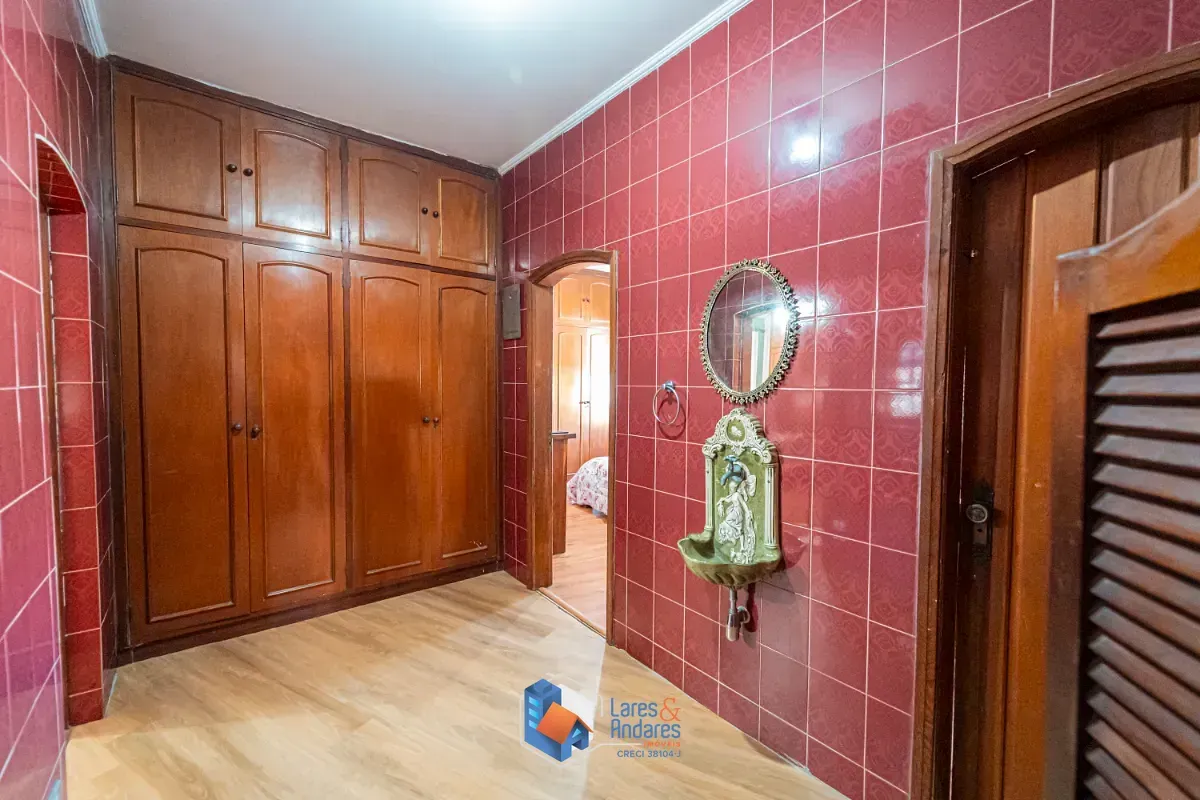 Imagem Casa para venda em Cidade Domitila com 3 quartos, sendo 1 suíte, 473m²