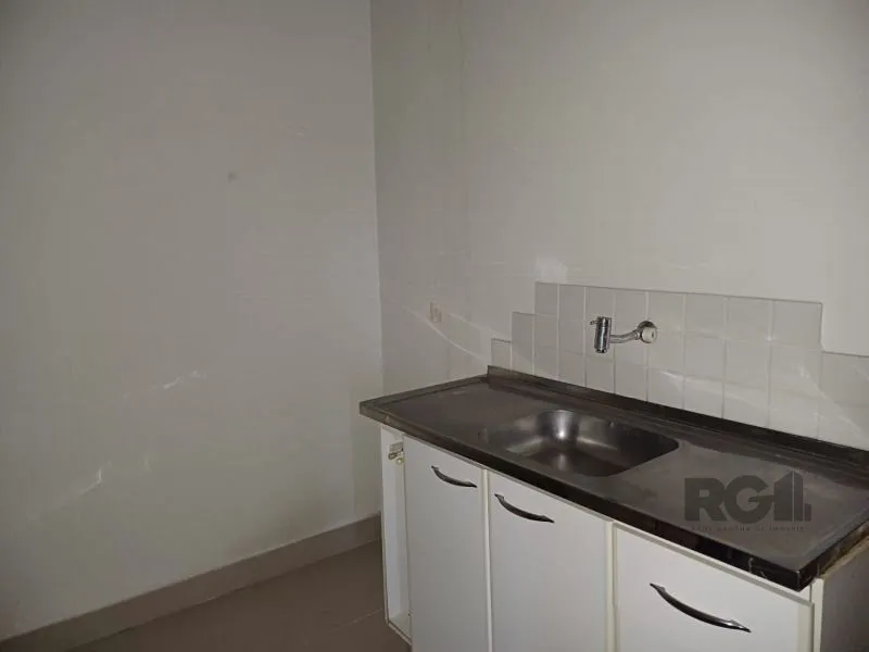 Imagem MÁFFER IMÓVEIS ALUGA - CONJUNTO COMERCIAL Av. Cristóvão Colombo esquina Benjamin Constant | Porto Alegre/RS