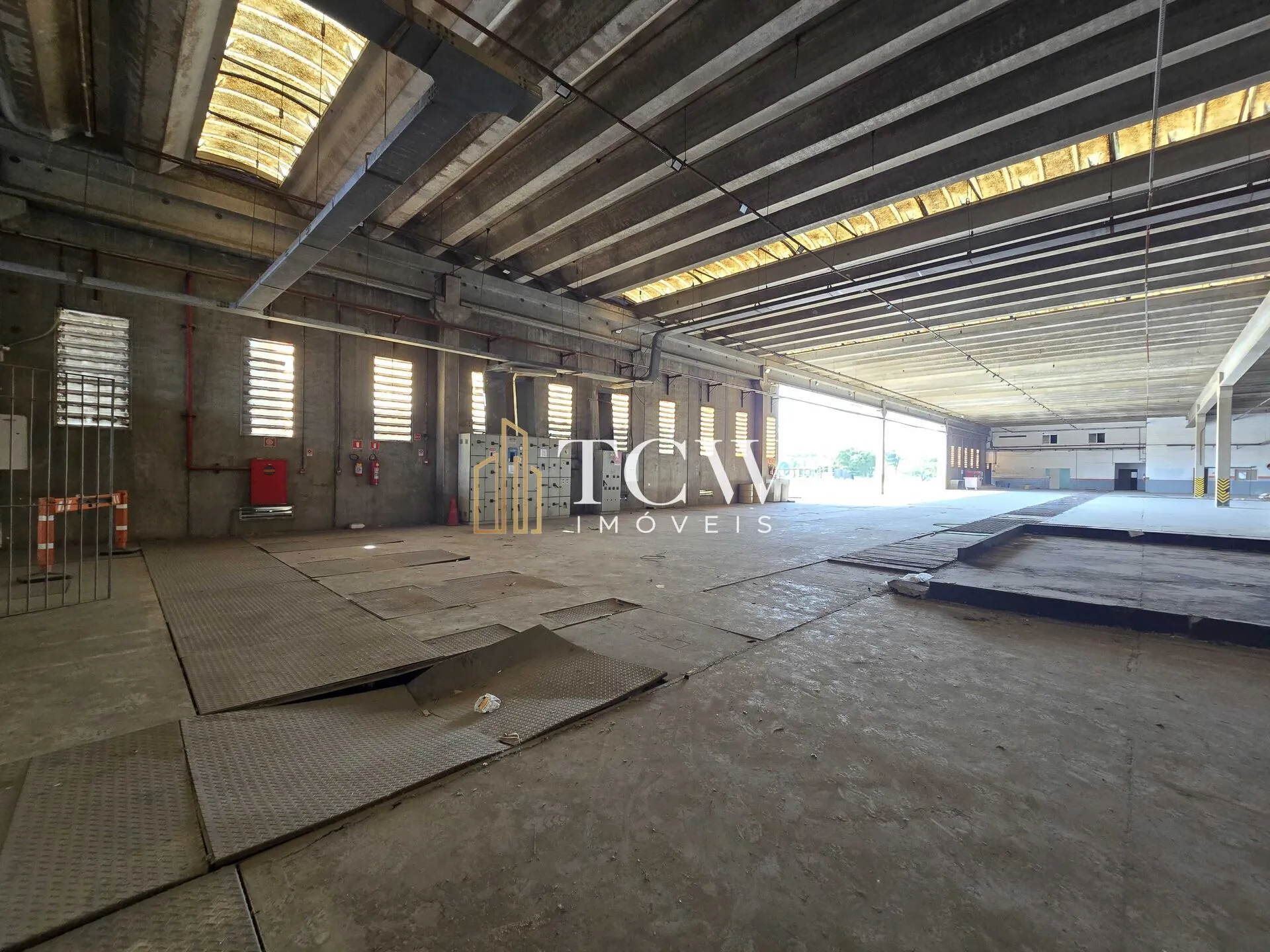 Imagem Galpão Industrial à Venda em Guarulhos | 2.564 m² | Terreno 11.400 m² | ZAE-2