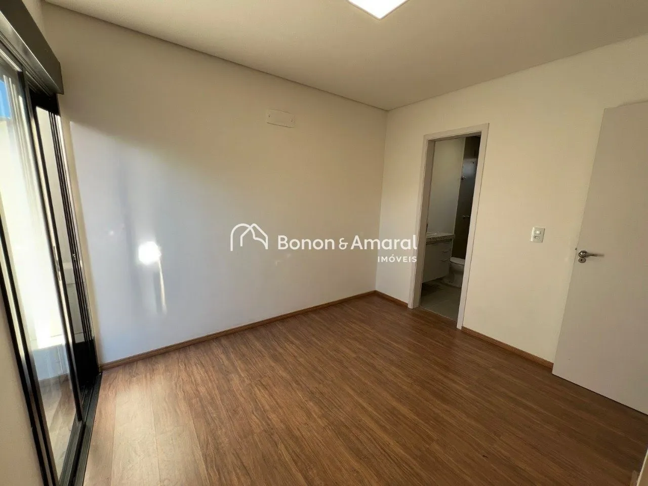 Imagem Casa triplex em condomínio com 3 suítes, automação, aquecimento solar, 168 m² no Chácaras Primavera