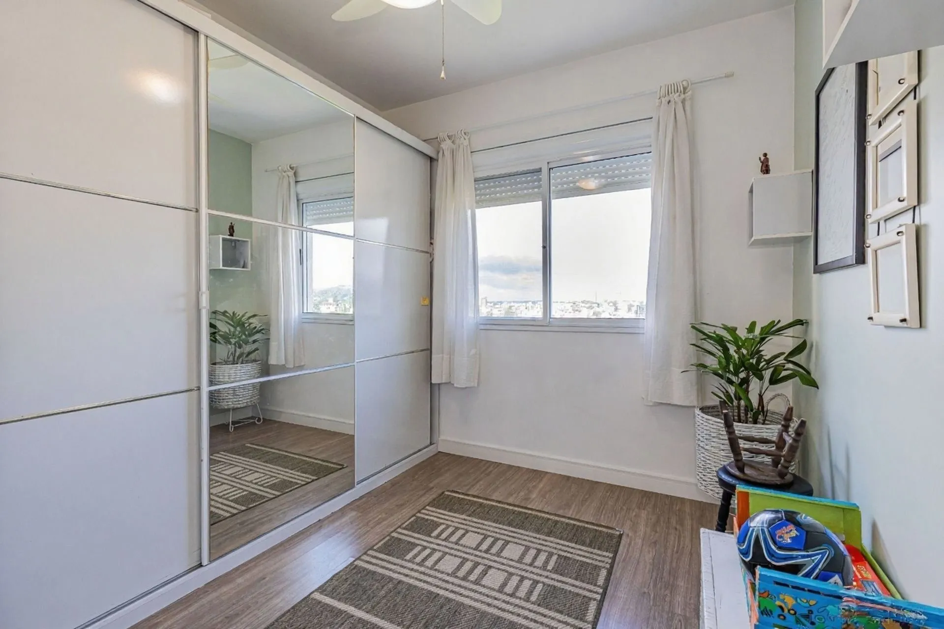 Imagem Vende-se apartamento com 2 quartos (1 suíte), 68m² e 1 vaga - Vila Ipiranga