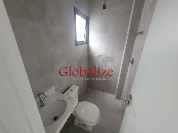 Imagem TRIPLEX COM 02 DORMITÍRIOS SENDO 02 SUÍTES, R$750.000,00, DENTRO DE UM VILLAGIO BEM FAMILIAR, ÓTIMA LOCALIZAÇÃO, AMPLA SALA E POSSUI UM SOLÁRIO