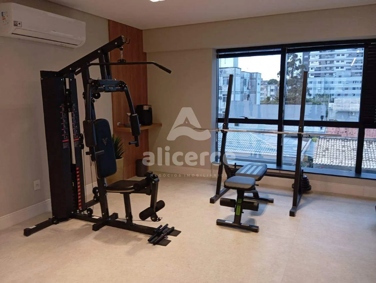 Imagem Apartamento à venda no bairro Floresta com 4 dormitórios com 01 suíte master.