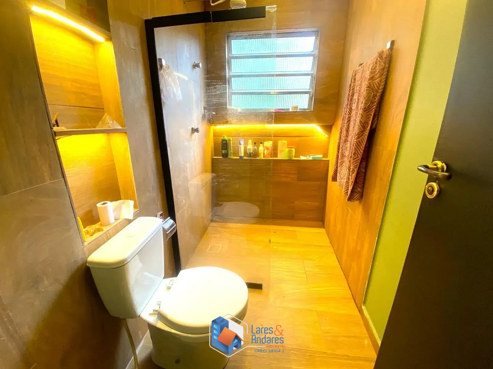 Imagem CASA DE CAMPO EM COND COM 720 m² 3 DORM 2 SALAS SENDO DUAS CASAS, PISCINA E CHURRASQUEIRA COM 5 VAGAS - COND. PORTAL DE IBIÚNA - SP