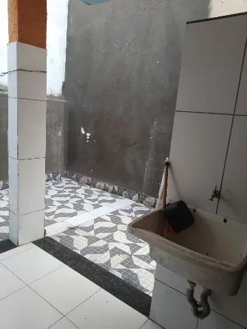 Imagem VENDA DE CASA NO JORDANÓPOLIS, EM ARUJÁ/ SP, 150M², c/ 3 dorm, sendo 2 suítes, 3 salas, cozinha, escritório, lavanderia e 4 vagas p/ auto. CONSULTE-