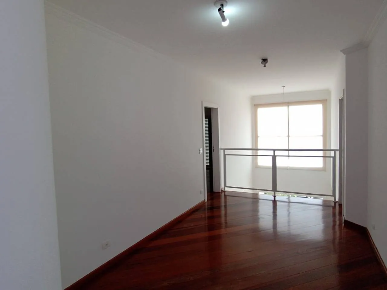 Imagem Casa Sobrado de 700m² Localizada no Residencial Zero!