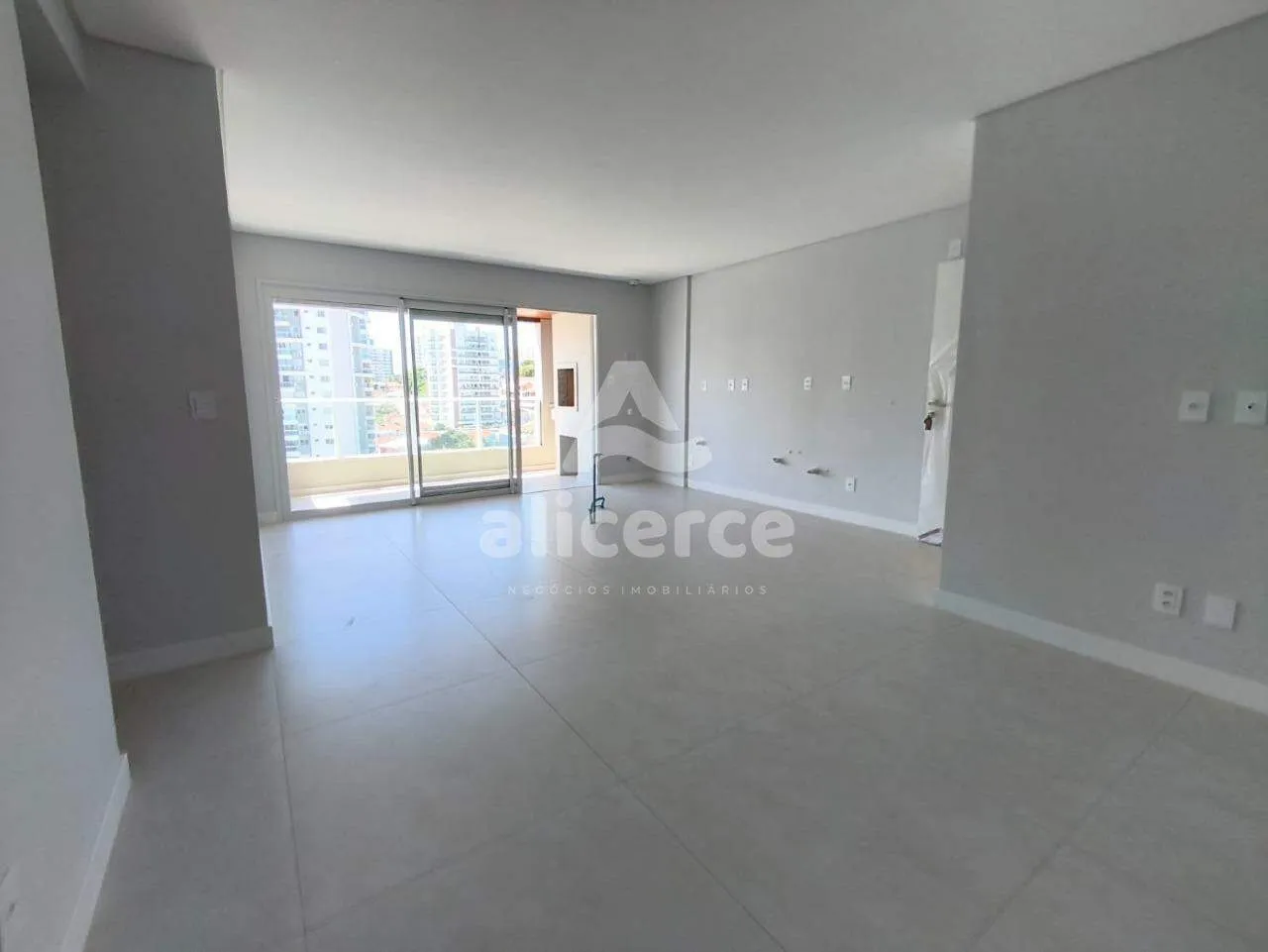 Imagem Apartamento à venda com 3 quartos 1 suíte, 87m² em Barreiros São José