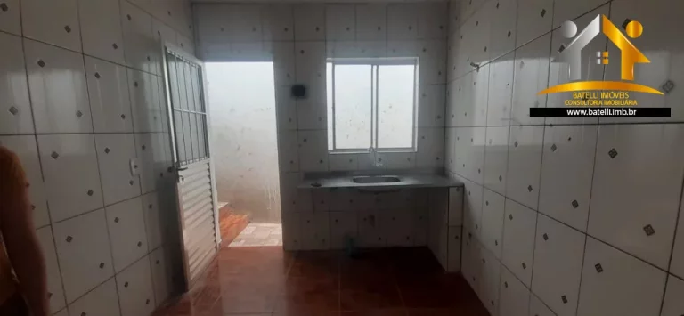 Imagem Casa com 03 cômodos para alugar em Carapicuíba
