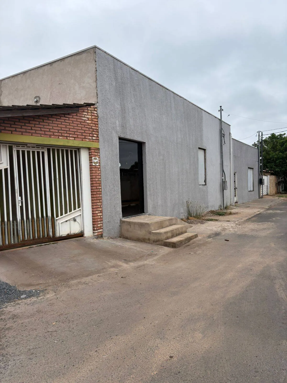Imagem Casa + 2 Salões Comerciais na Cohab Canellas