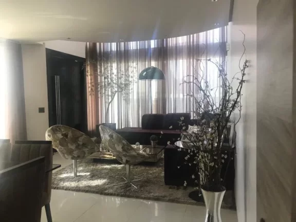 Foto do imóvel CASA COM 4 SUÍTES NA RUA 01 JOCKEY, CONDOMÍNIO FECHADO COM PORTARIA 24 HORAS, LOTE QUITADO E ESCRITURADO
