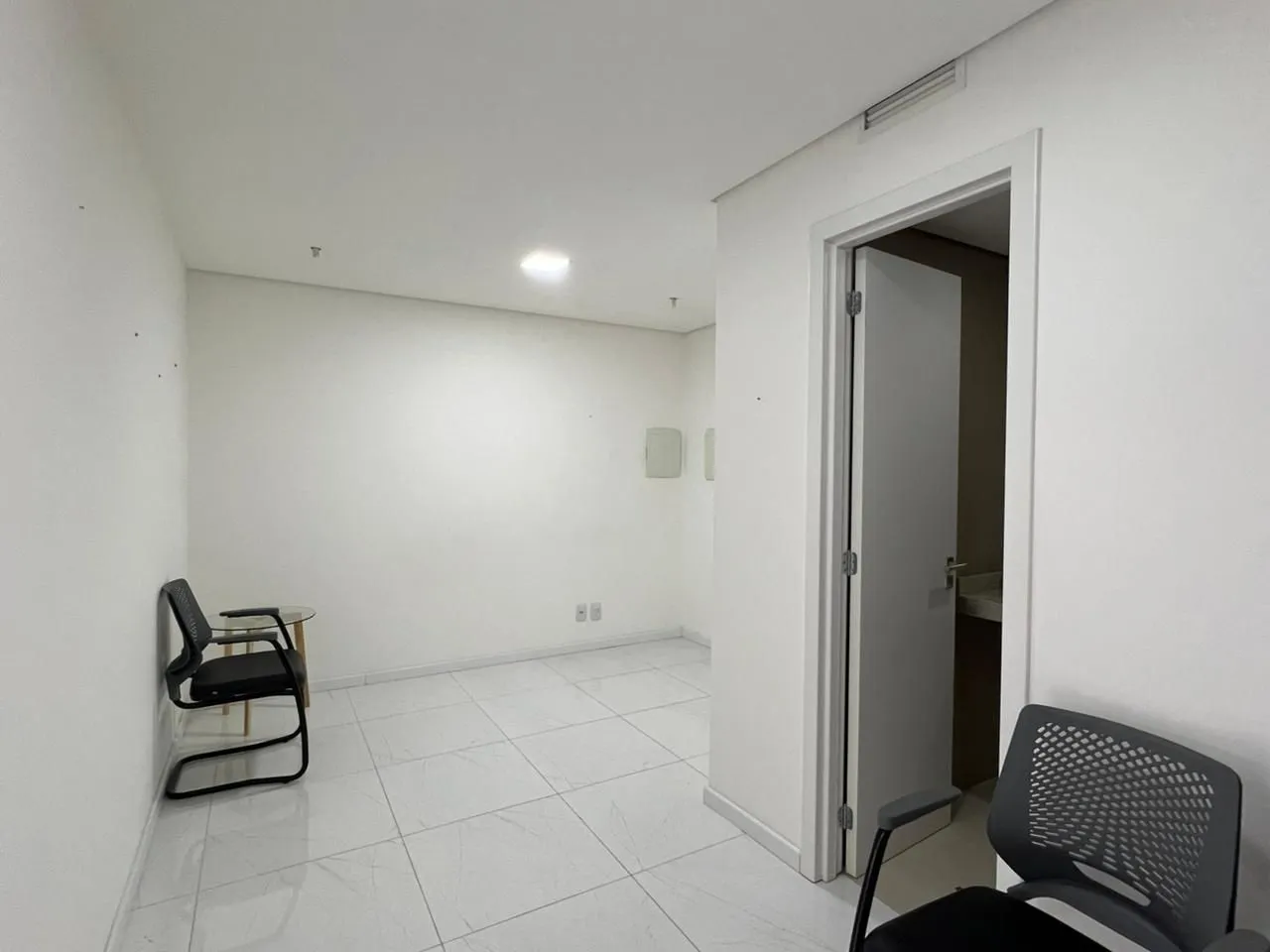 Imagem Sala comercial com 44 m2 a venda no Trend Nova Carlos Gomes.