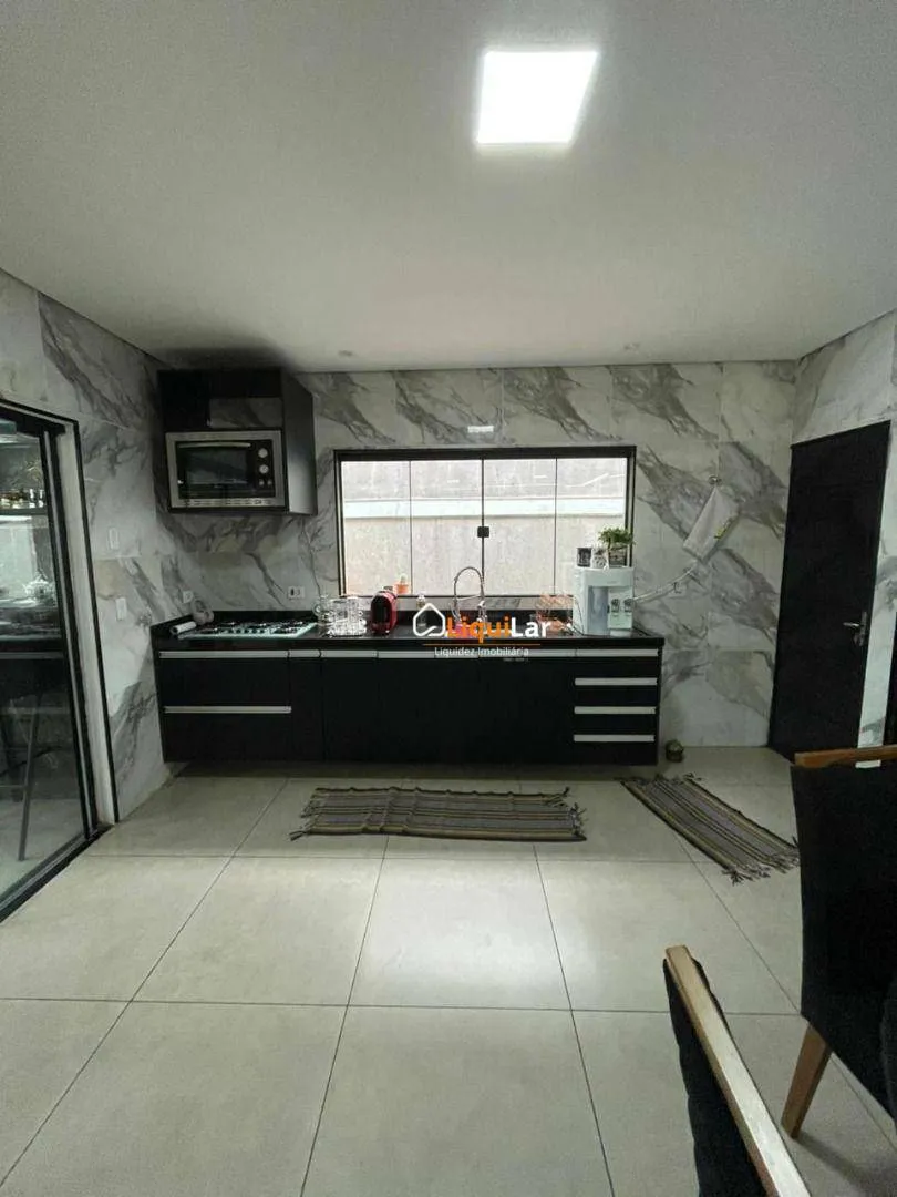 Imagem Casa à Venda no Montevidéu com 3 Suítes, Piscina, Espaço Gourmet e Amplo Quintal Próxima ao Alphaville IV