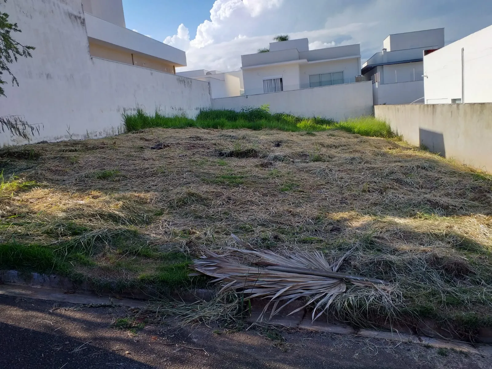 Imagem O Refúgio dos Sonhos: Terreno Exclusivo no Coração do Condomínio Belvedere II