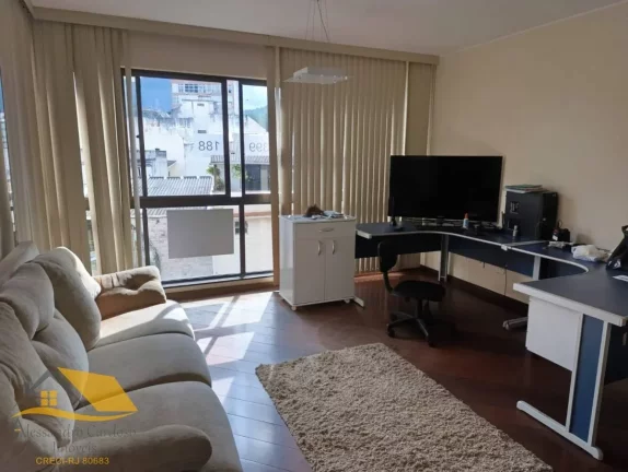Imagem Vendo Amplo Apartamento no Centro de Nova Friburgo