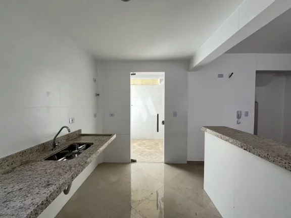 Imagem Casa alta á venda com o melhor valor de m² da região - 2 dormitórios com 2 suítes e garagem - Campo Grande, Santos/SP