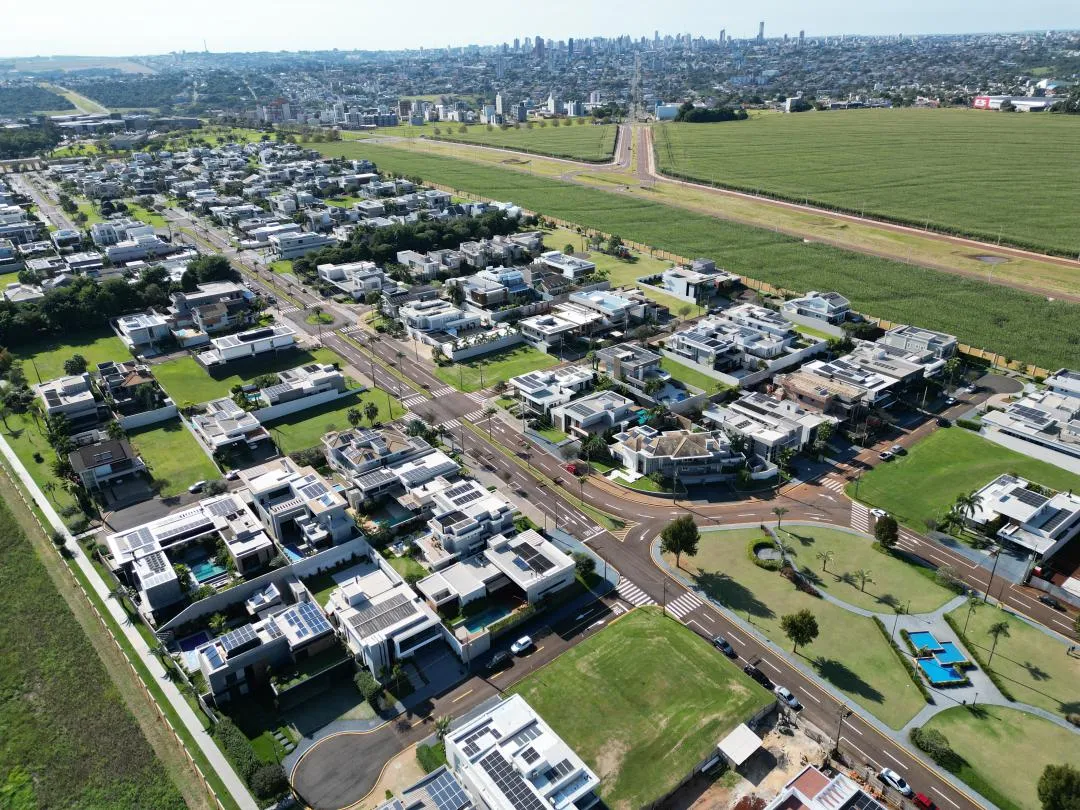 Imagem Sobrado de Luxo com Área de Lazer Completa Condomínio Treviso, Bairro Fag, Cascavel - Venda