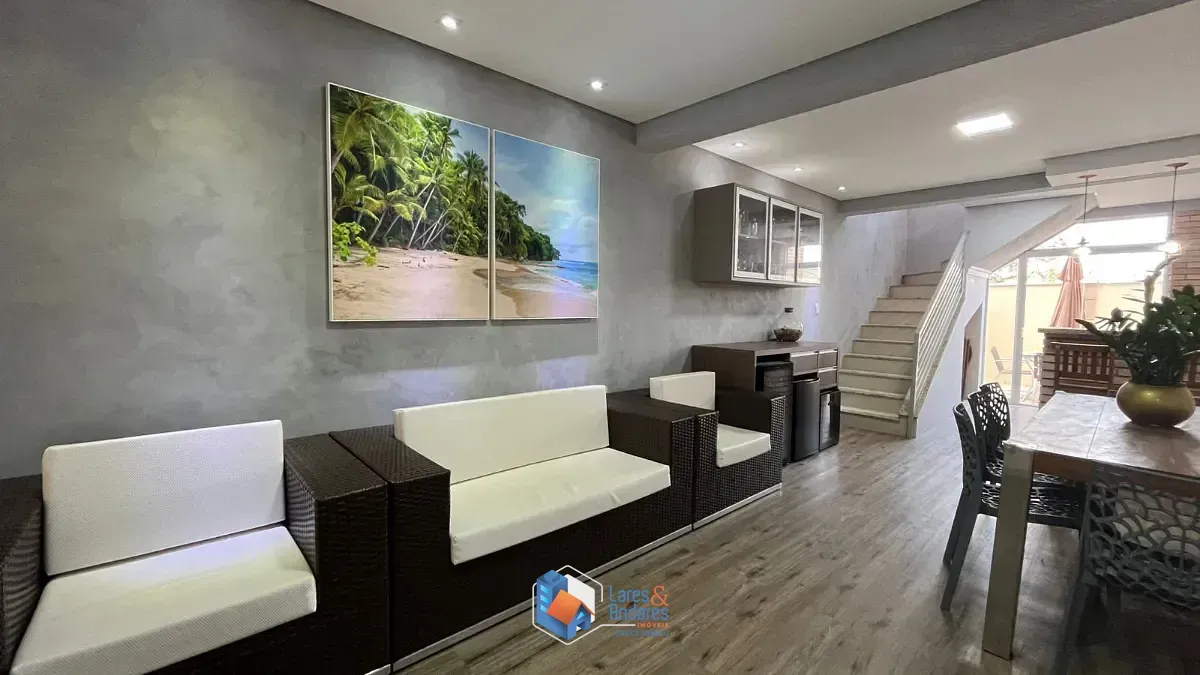 Imagem Sobrado para venda em Jardim Regina com 3 quartos, sendo 3 suítes, 183m²